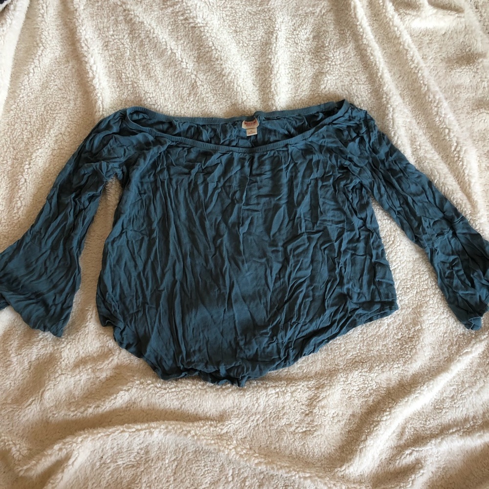 OFF THE SHOULDER TOP